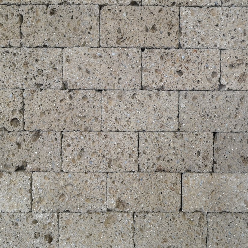 Römischer Tuffstein vulkanischer Tuff - Mauersteine - Ansicht gesägt, Kanten gesägt