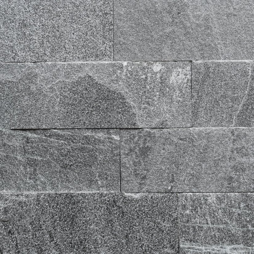 Maggia Gneis - Mauersteine - Ansicht gespalten (im Lager)
Kanten gesägt