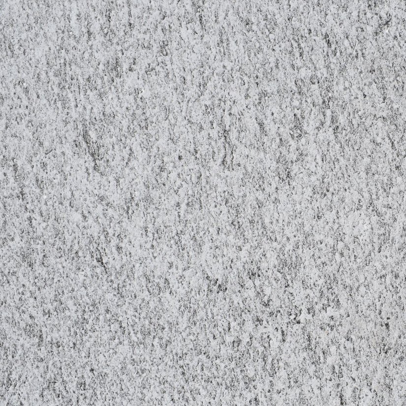 Iragna Gneis - Bodenplatten - Oberfläche kugelgestrahlt  
Kanten gesägt