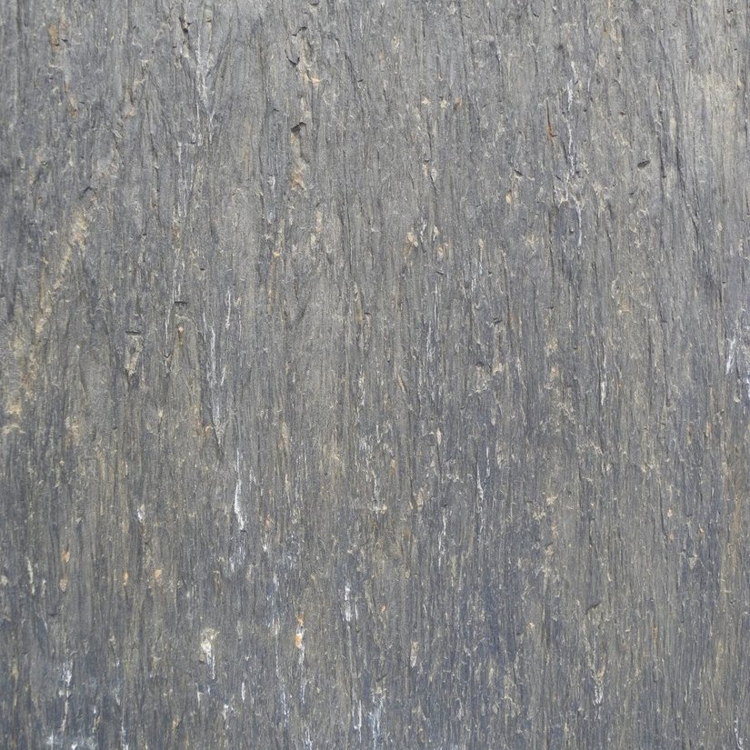 Schiefer Schwarz-Rostbraun  - Palisaden - Flächen bruchroh
Längskanten gespalten, Köpfe gesägt