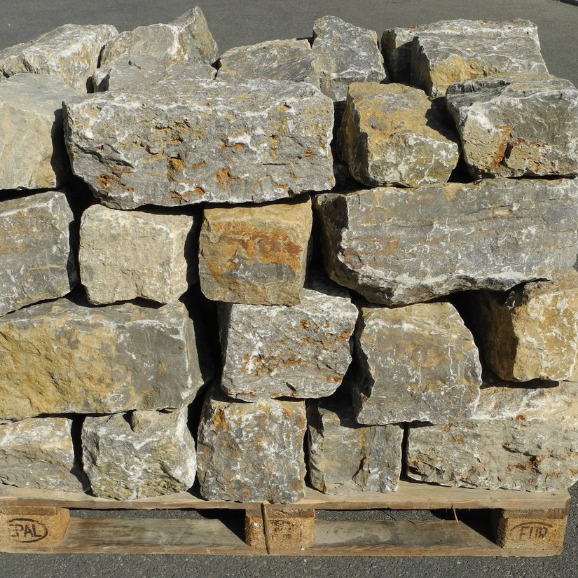 Fränkischer Muschelkalkstein  - Mauersteine - Ansicht gespalten
Kanten gespalten