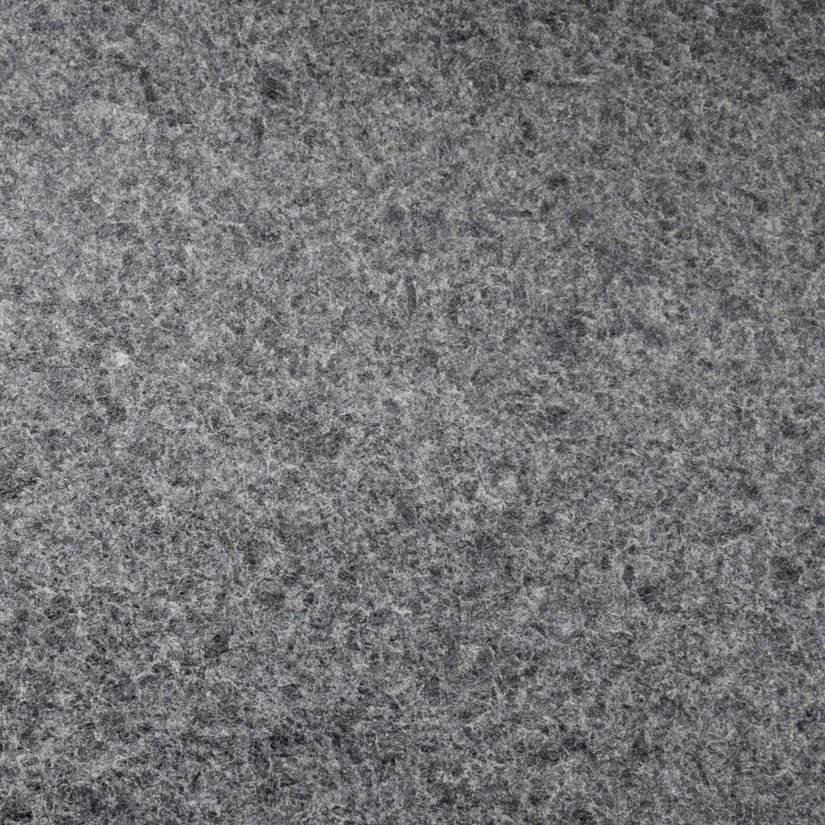 Angola Black Anorthasit - Bodenplatten - Oberfläche geflammt und wassergestrahlt 
Kanten gesägt